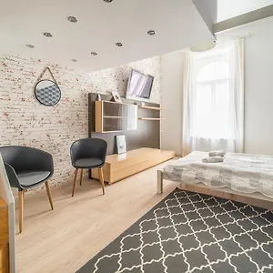 Susan Near Blaha Lujza Square Апартаменты Будапешт
